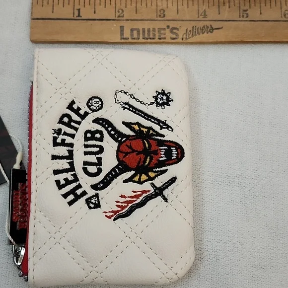 Stranger Things "Hellfire Club" Card Holder & Lanyard Set with Red Furry  Bag - Picture 15 of 16